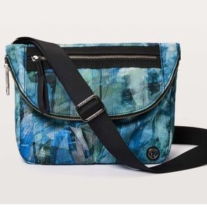 Lululemon Festival Bag 5L